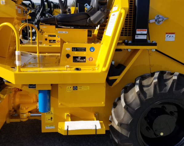 Operator deck and step on the SV204TF soil roller.