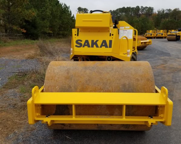 Sakai SV204D 5 ton soil roller with front vibratory drum articulated.
