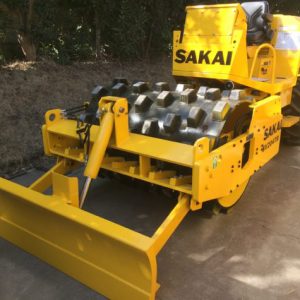 SV204TB compact sheeps foot dirt roller with optional dozer blade.