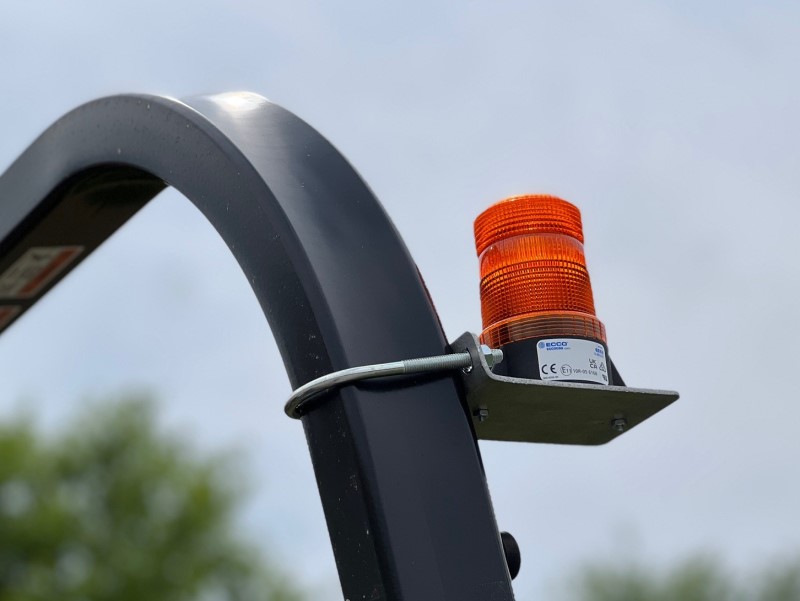 Close up view of the optional LED ROPS mounted beacon or strobe available on the SAKAI small asphalt roller lineup.