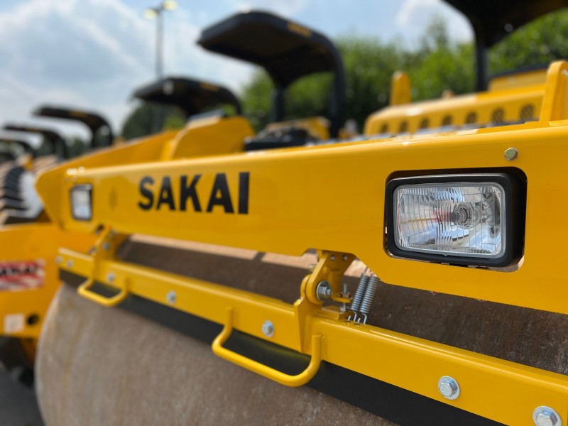 Front view of the standard headlight assemblies on the SW774 and SW774ND machines.