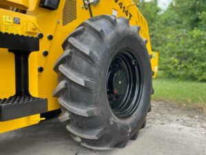 Lug tractor tires optionally available on the SV414 soil roller are used on jobsites where traction and high grades are a challenge.